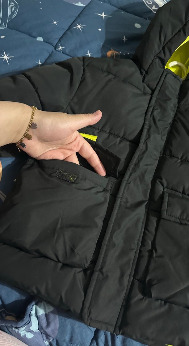 Siyah Kapüşonlu Erkek Çocuk Mont - Görsel 3