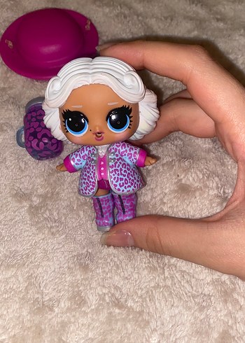 Lolybon Lol bebek suda renk değiştiriyor saçları