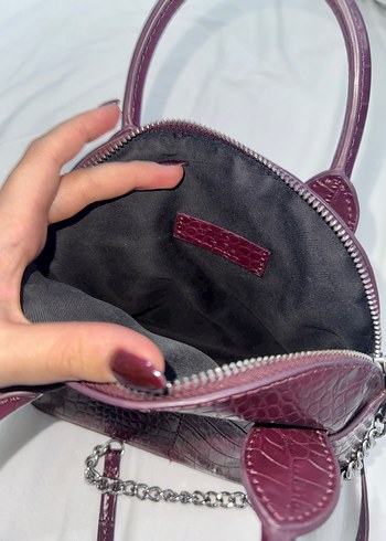 Zara Bordo Yılan Derisi Desenli Zincir Detaylı Deri Çanta