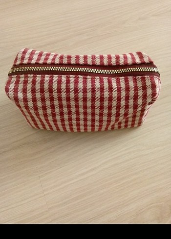 Kırmızı Ekose Desenli Fermuarlı Makyaj Çantası