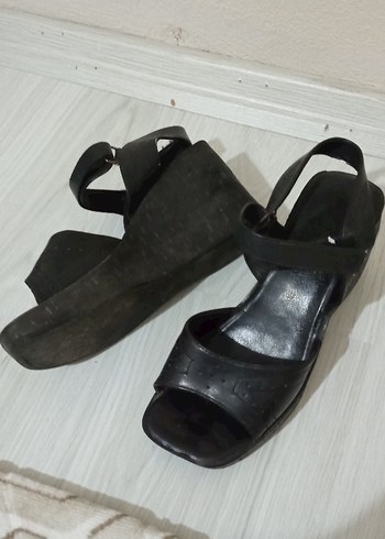 Kadın Siyah Dolgu Topuklu Goth Sandalet