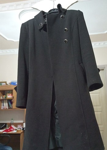 Düğmeli Siyah Kaban - Görsel 2