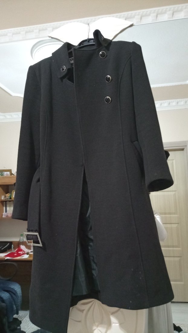 Düğmeli Siyah Kaban - Görsel 3