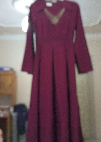 Zincir Detaylı Bordo Uzun Elbise - Görsel 3