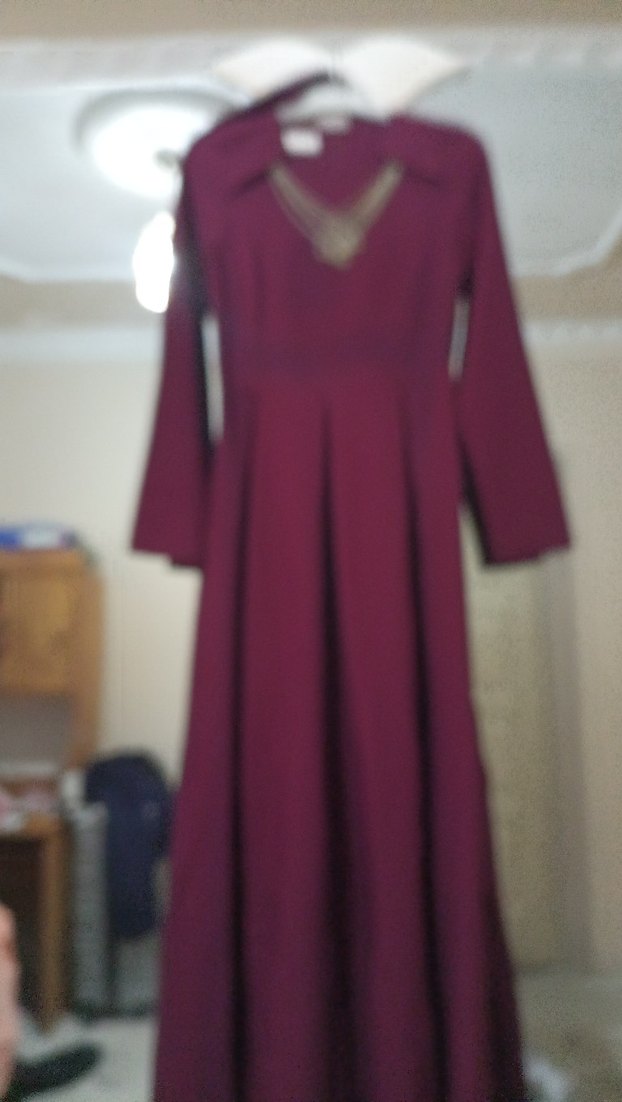 Zincir Detaylı Bordo Uzun Elbise - Görsel 3