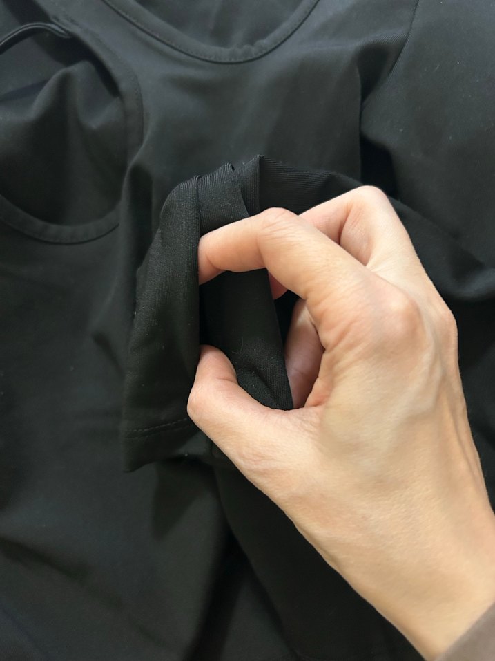 Siyah V Yakalı Uzun Kollu Kısa Bluz pencereli parmak gecirmeli - Görsel 2