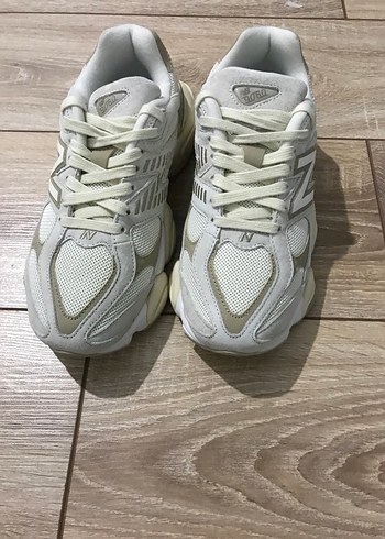 New Balance Gri Beyaz Kadın Spor Ayakkabı