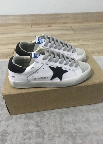 Golden Goose Deluxe Kadın Beyaz Bağcıklı Spor Ayakkabı