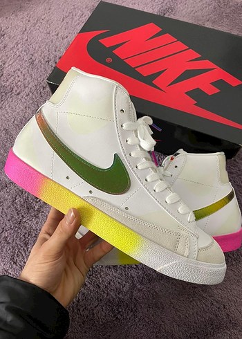 Nike Çok Renkli Kadın Spor Ayakkabı