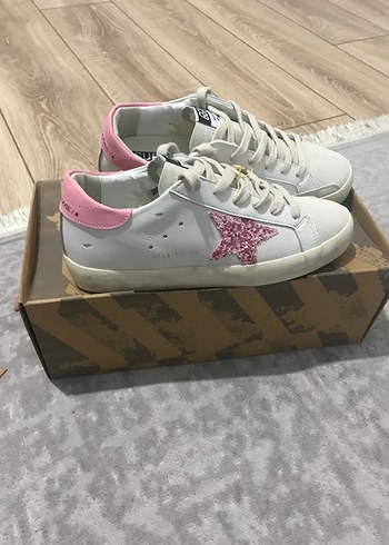 Golden Goose Deluxe Beyaz Düz Tabanlı Spor Ayakkabı
