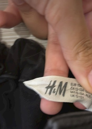 H&M BELDEN AYARLAMALI LASTİKLİ SİYAH ŞORT - Görsel 4