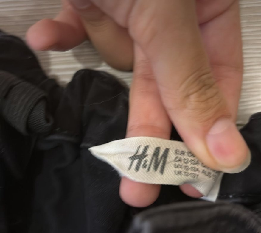 H&M BELDEN AYARLAMALI LASTİKLİ SİYAH ŞORT - Görsel 4