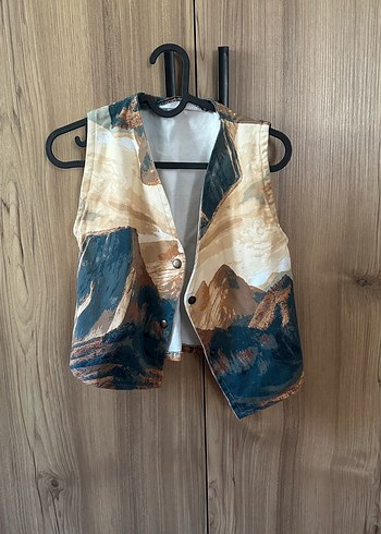 Düğmeli Kısa Taba Batik Desenli Kadın Yelek