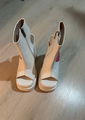 Beyaz Kalp Desenli Platform Topuklu Ayakkabı - Görsel 4