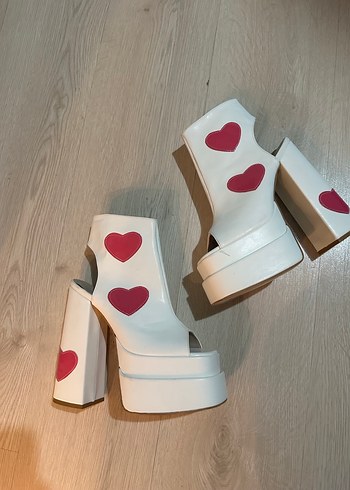 Beyaz Kalp Desenli Platform Topuklu Ayakkabı - Görsel 3