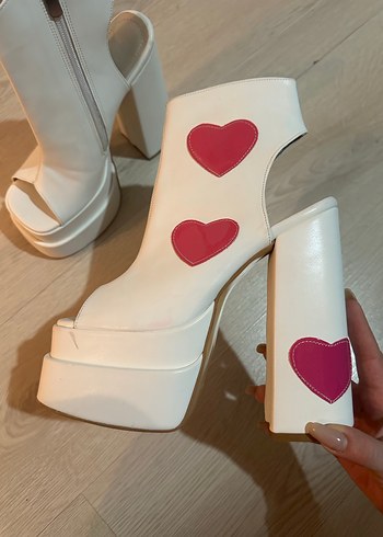 Beyaz Kalp Desenli Platform Topuklu Ayakkabı - Görsel 5