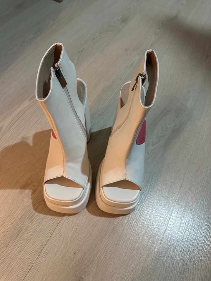 Beyaz Kalp Desenli Platform Topuklu Ayakkabı - Görsel 4