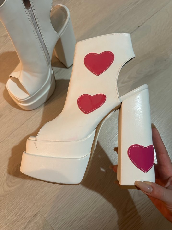 Beyaz Kalp Desenli Platform Topuklu Ayakkabı - Görsel 5