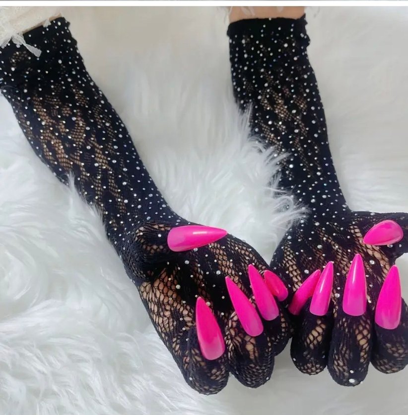 Dantel Detaylı Siyah Parlak Pul ve Tırnaklı Gotik Eldiven - Görsel 2