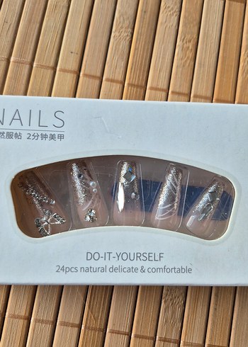 Kelebek Süslemeli 24 Parça Takma Tırnak Seti - Görsel 6