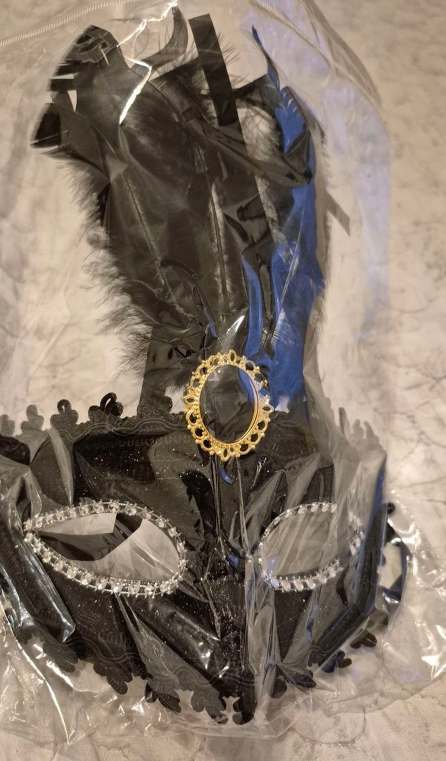 Siyah Dantel Tüylü Taş Süslemeli Kadın Maskesi - Görsel 4