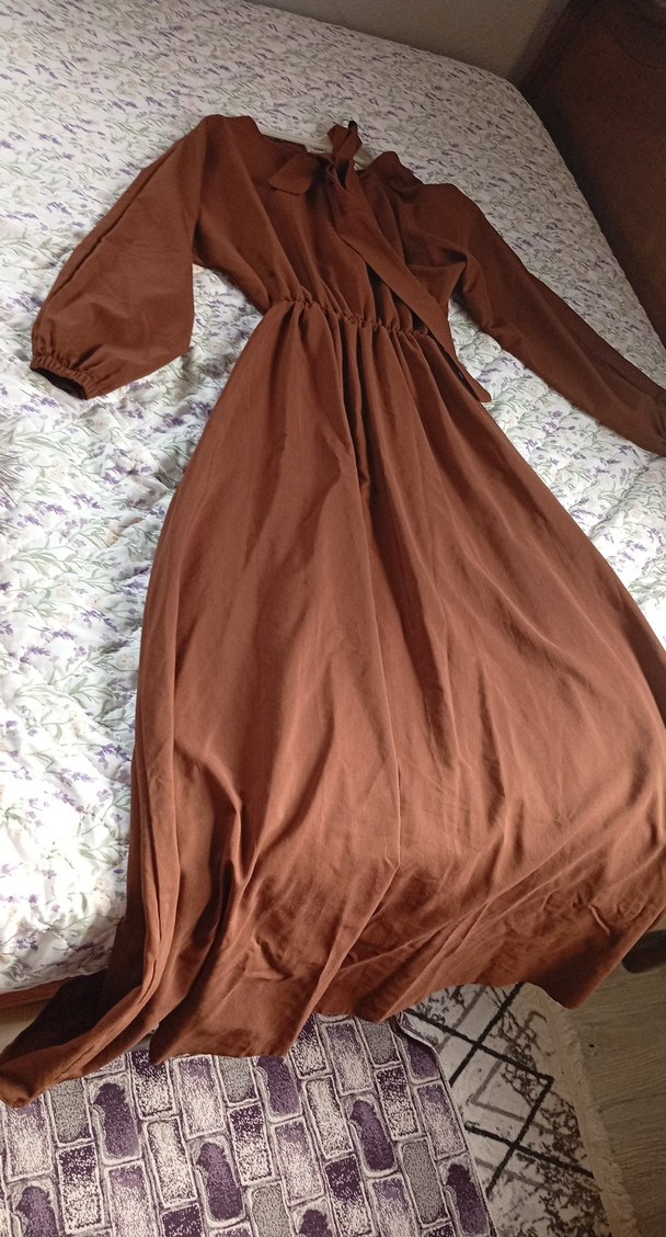 Kahverengi V Yaka Uzun Keten Elbise - Görsel 2