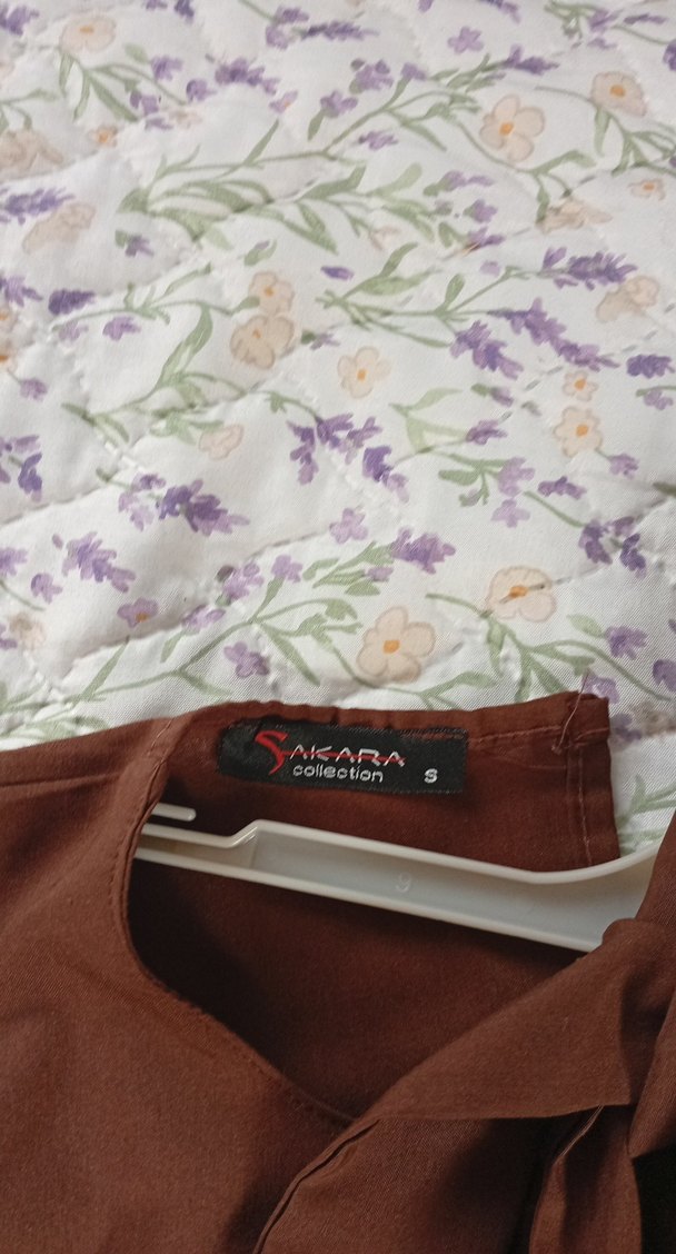 Kahverengi V Yaka Uzun Keten Elbise - Görsel 4