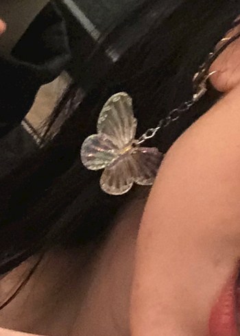 şeffaf Kelebek figurlu parlayan küpeler - Görsel 3