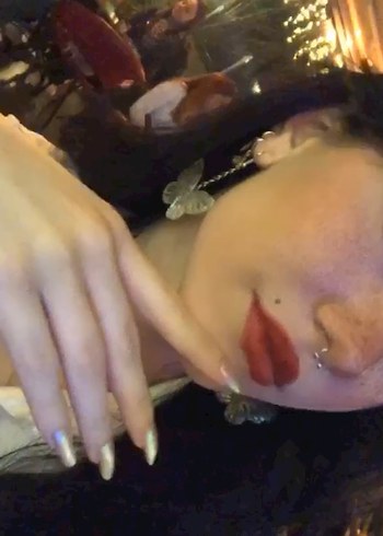 şeffaf Kelebek figurlu parlayan küpeler - Görsel 2