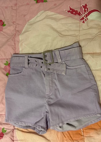Kadın Gri Kemerli Mini Denim Şort