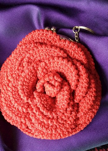 Kırmızı Örgü gül cüzdan - Görsel 4