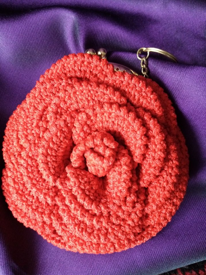 Kırmızı Örgü gül cüzdan - Görsel 4