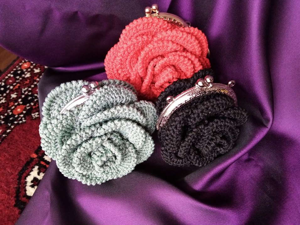 Kırmızı Örgü gül cüzdan - Görsel 2