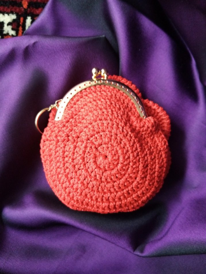 Kırmızı Örgü gül cüzdan - Görsel 3