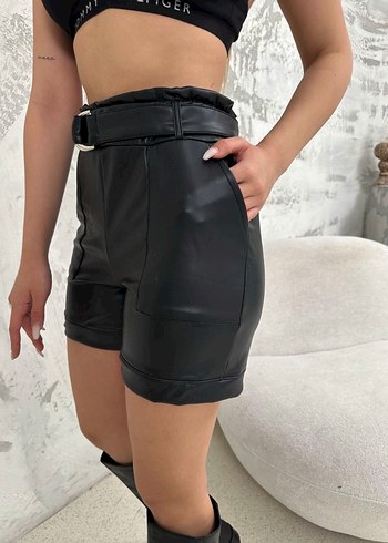 Siyah Deri Kemerli Mini Şort - Görsel 2