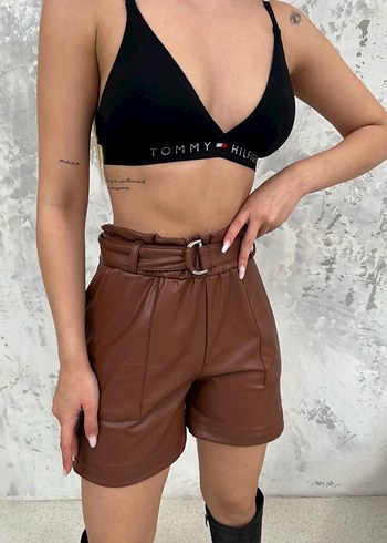 Siyah Deri Kemerli Mini Şort - Görsel 3