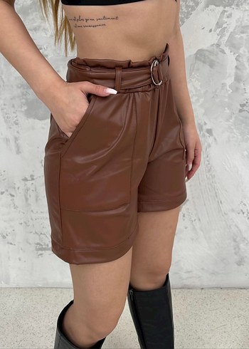 Siyah Deri Kemerli Mini Şort - Görsel 4