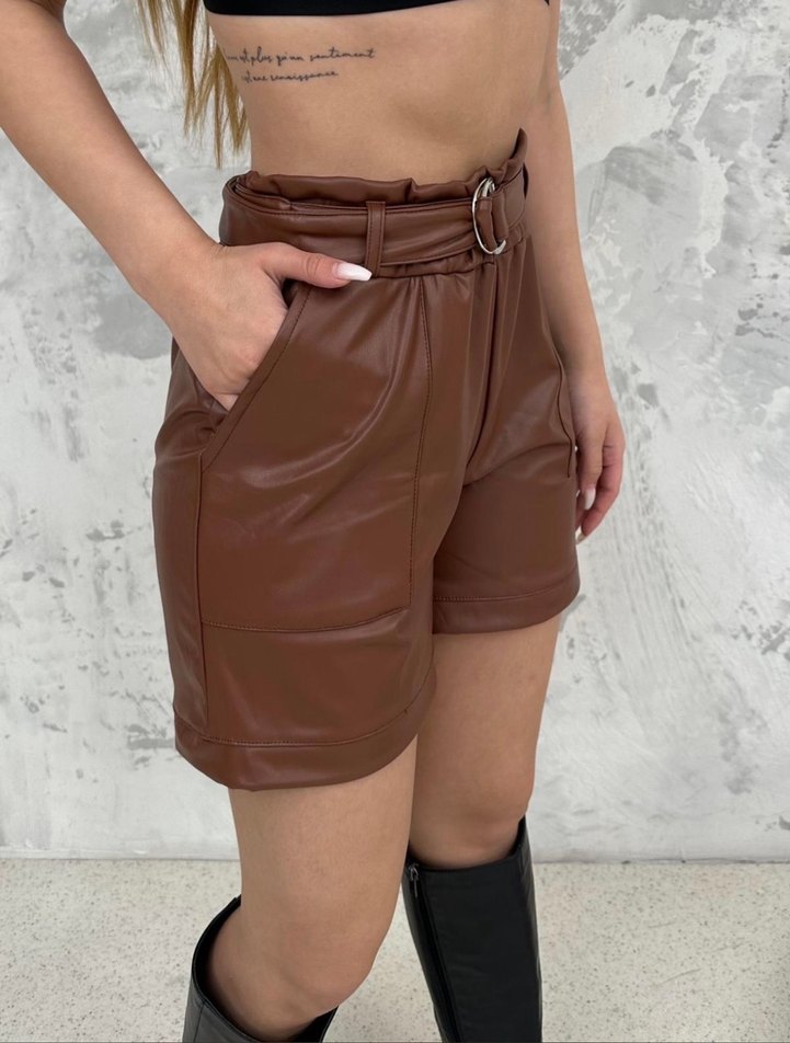 Siyah Deri Kemerli Mini Şort - Görsel 4