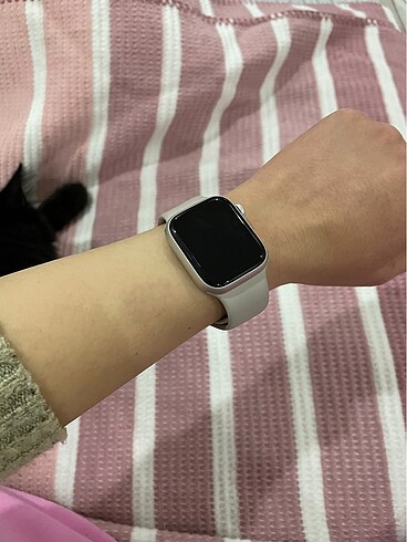Apple watch 8 serisi 41mm yıldız ışığı