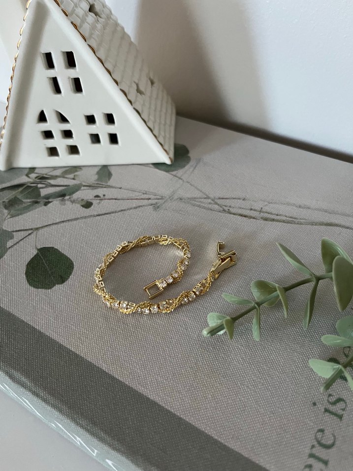 Zincir Detaylı Altın Renk Kadın Bileklik - Görsel 2