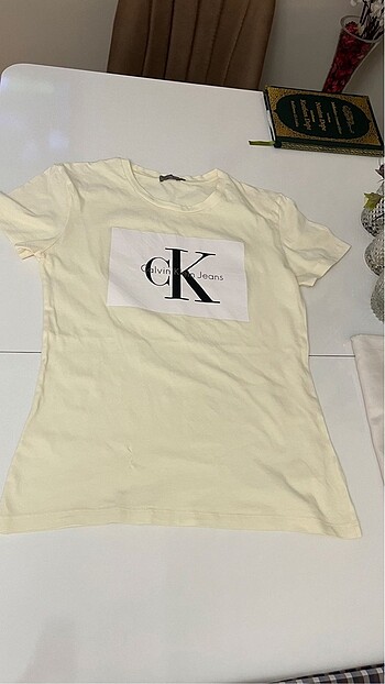 Calvin klein krem rengi Tshirt