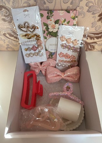  Beden pembe Renk Pembe Fiyonk ve Boncuk Detaylı Çocuk Toka Seti