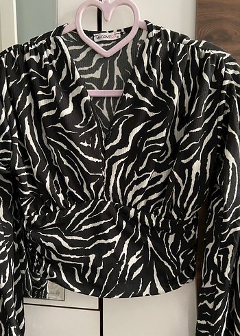 Diğer Kısa Kesim Siyah Zebra Desenli Kadın Bluz