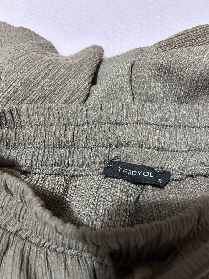 Keten Kumaşlı Salaş Yeşil Şort - Görsel 3