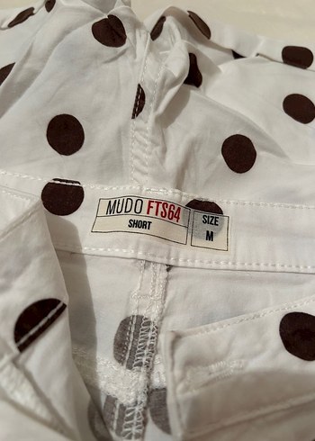 Düğmeli Beyaz Puantiyeli Midi kadın Şortu - Görsel 3