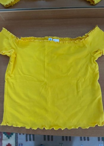 Sarı Fırfırlı Kayık Yaka Tişört