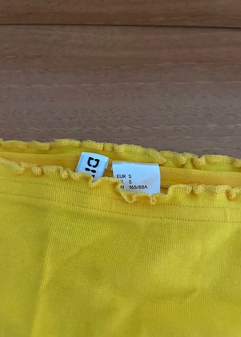 H&M Sarı Fırfırlı Kayık Yaka Tişört