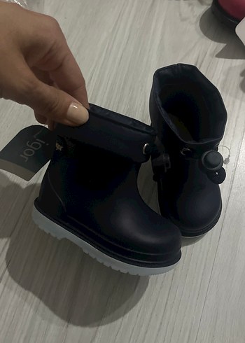 Siyah Erkek Çocuk Lastik Bot Velcro
