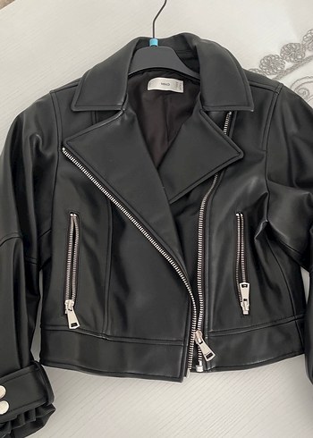 Mango Kemer Detaylı Siyah Deri Biker Ceket