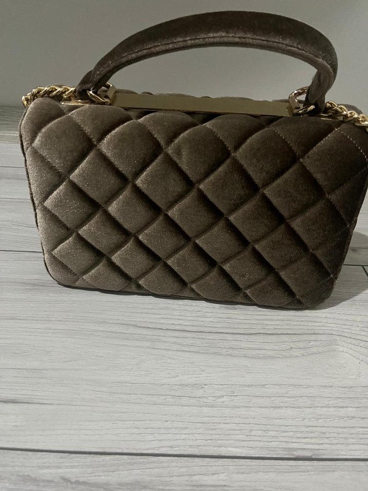 Zincir Detaylı Gri Süet Kadın Çanta - Görsel 3